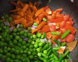 मसाला ए मैजिक मिक्स वेज पुलाव (masala e magic mix veg pulao recipe in Hindi) रेसिपी चरण 5 फोटो