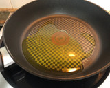 Foto del paso 2 de la receta: Tortilla de Cebolla 🧅 🥚