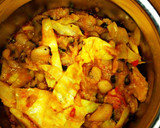 A picture of step 3 of Porridge beans and cucumber with carrot.