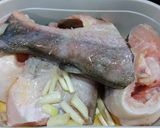Hình bước làm 1 của món Canh cá hú nấu ngót