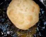 A picture of step 5 of Kachay qeemay k kabab with puri.