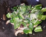 青椒炒鮮香菇(沙茶醬)的食譜步驟4照片