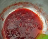 Foto langkah ke 1 dari resep Strawberry Sparkling Lemonade.