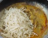 รูปขั้นตอนการทำที่ 6 ของ แกงกะทิไก่หน่อไม้สดต้ม