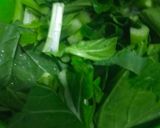 Foto langkah ke 1 dari resep Tumis Sawi Hijau Pindang Cuek.