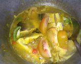 Foto langkah ke 4 dari resep Bandeng Kuah Kuning Asam Pedas.