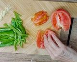 Foto del paso 1 de la receta: Sopa de tomate con rape y langostino