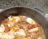 Foto del paso 7 de la receta: Chipirones encebollados al vermut con tomates secos