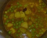 பச்சை பட்டாணி உருளைக்கிழங்கு குருமா (Pachai pattani urulaikilanku kuruma recipe in tamil) ரெசிபி ஸ்டேப் 2 புகைப்படம்