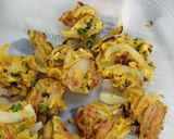 A picture of step 4 of Kadhi Pakoda.