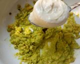 A picture of step 3 of Avocado egg sandwich recipe.