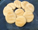 A picture of step 8 of Crispy biscuits 🫓 🫓 without oven.