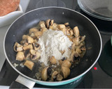 Foto del paso 3 de la receta: Spaghettis con pollo y champiñones en salsa cremosa