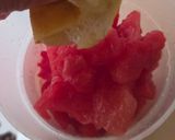 Foto del paso 2 de la receta: Heladito fácil y saludable de sandía 🍉 Sandía helada 🍉2 ingredientes 🍉🍋Paleta o polo de sandía