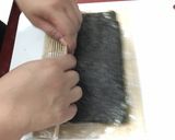 Foto del paso 25 de la receta: Norimaky (rollo con el alga cubriéndolo) y uramaky (con el alga por dentro) - Sushi