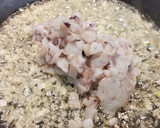 Foto del paso 6 de la receta: Calamar relleno de sus tentáculos, aletas y Cigala