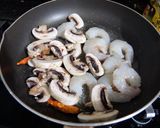 Foto langkah ke 3 dari resep Ajillo Ahijo, Spanish Sauté Shrimp & Mushroom.