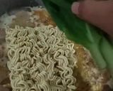 Foto langkah ke 7 dari resep Seblak mie kerupuk sosis telur pakcoy 🥰😂🤣.