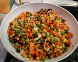 Zöldséges-mazsolás csirkemell recept fázis 3 fotója
