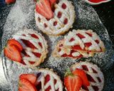 Foto del passaggio 5 della ricetta Crostatine di frolla all'olio con crema alle fragole homemade