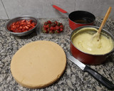 Foto del paso 1 de la receta: Bizcochuelo con crema pastelera y frutillas