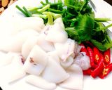 รูปขั้นตอนการทำที่ 1 ของ ปลาหมึกผัดไข่เค็ม
