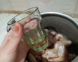 صورة لخطوة 3 من وصفة أجنحة الدجاج في الكوكوط