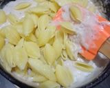 A picture of step 3 of White sauce pasta.