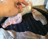 Foto del paso 1 de la receta: Anchoa a las brasas perfumada con perejil, jengibre y ají