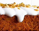 Foto del paso 12 de la receta: Tarta de zanahoria y pistachos con frosting de coco
