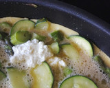 Foto del paso 6 de la receta: Frittata de espárragos trigueros y calabacín con sus flores
