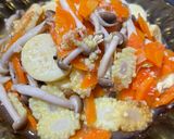 Foto langkah ke 5 dari resep Tumis Tahu Jepang, Jamur Shimeji, Wortel, Putren.
