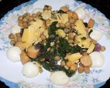 Foto del paso 7 de la receta: Ensalada con espinacas, garbanzos, salchicha alemana, boconccinos