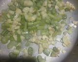Foto del paso 1 de la receta: Salsa de verdeos, para acompañar lo que sea
