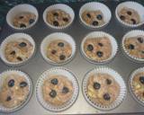 Áfonyás - málnás - fehér csokis muffin recept lépés 7 foto