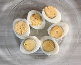 Foto del paso 1 de la receta: 🥑🥚Huevos rellenos con palta🥚Con forma de "arbolito"😅🥚🥑 Entrada fresca y liviana
