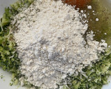 Foto del paso 3 de la receta: Bolas de brócoli rellena de queso feta en airfryer