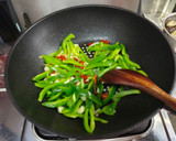 青椒炒皮蛋(簡單料理）的食譜步驟7照片