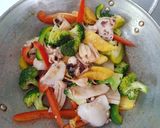 Hình bước làm 5 của món Stir Fried Squid and Vegetables (Mực xào rau củ ngon giòn)