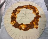 Une image de l'étape 7 de Couronne aux champignons, épinards, tomate et parmesan.