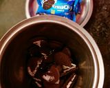 A picture of step 1 of Oreo milkshake.