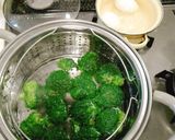Foto langkah ke 2 dari resep Avocado Broccoli Salad Mayones untuk dinner.