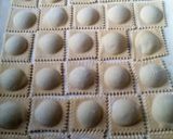 Foto del passaggio 6 della ricetta Ravioli ripieni di spinaci, carne macinata e parmigiano reggiano