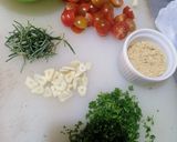 Foto del paso 2 de la receta: Salmón marinado en naranja, sobre cama de espinacas y patacón