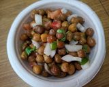 A picture of step 4 of Street style chana chat.