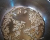 Foto del passaggio 2 della ricetta Risotto al Radicchio sfumato al vino Rosso