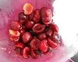 Foto del paso 1 de la receta: Polos de cereza cubiertos de chocolate (helado)