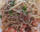 Foto del paso 6 de la receta: Spaghetti con gambas y gulas