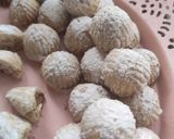 A picture of step 5 of Semolina Maamoul with Walnuts.