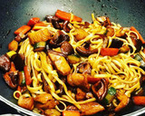 Foto del paso 5 de la receta: Tallarines de arroz al wok con setas shiitake 🍂🍂🍄🍄